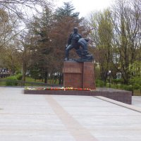 Памятник  партизанам и подпольщикам от благодарных  потомков :: Валентин Семчишин