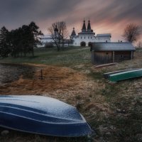 Майским снегом припорошенный, монастырь стоит на берегу... :: Дмитрий Шишкин