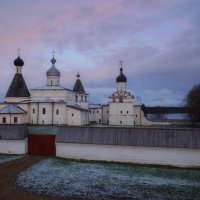 Майским снегом припорошеннный, монастырь стоит на берегу... 2 :: Дмитрий Шишкин