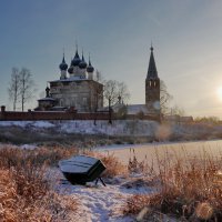 Дунилово. Лодка на берегу замёрзшей Тезы. :: Сергей Пиголкин