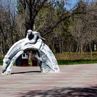 Скульптура в парке :: Светлана SvetNika17