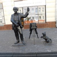 Памятник фотографу в Нижнем Новгороде на Покровке :: Наиля 