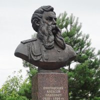 Памятник А.П.Бобринскому в Богородицке :: Лидия Бусурина