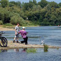 Мальчишечьи игры на берегу. :: Николай Рубцов