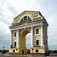 Московские ворота на набережной Ангары в Иркутске :: Лидия Бусурина