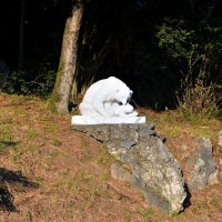 Гагра. Скульптура "Медведица с медвежатами". :: Пётр Чернега