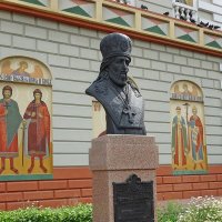 Памятник Святителю Иннокентию, епископу Иркутскому :: Лидия Бусурина