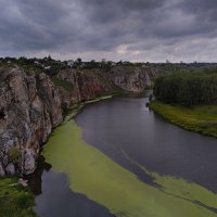 Укрыв лицо воды зелёною вуалью... :: Дмитрий Костоусов