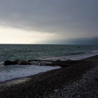 Гагра. Чёрное море перед грозой. :: Пётр Чернега