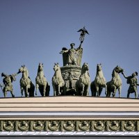 «Колесница славы» над Триумфальной аркой Главного штаба в СПб :: Павел Котов