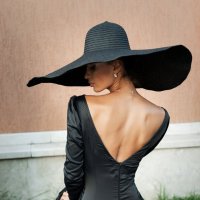 Дама в шляпке :: Батик Табуев