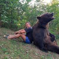 Я и медведь Том у меня на даче :: Владимир Виттих