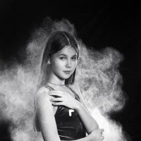 Девушка в облаке, чёрно-белое. :: Юлия Поликарпова