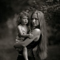 Девушка с ребенком на руках :: Тимур Кострома ФотоНиКто Пакельщиков
