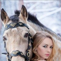 Лошадь и девушка :: Януся Характерова