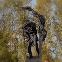 Памятник Героям-пожарникам... :: Юрий Куликов