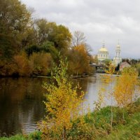 Осенний пейзаж с церковью. :: Борис Митрохин