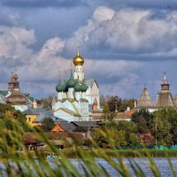 Вид на Кремль Ростова Великого с озера Неро :: Oleg S