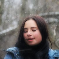 А снег идет... :: Tatiana Markova