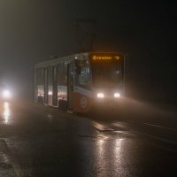 Ночной трамвай... :: Влад Никишин