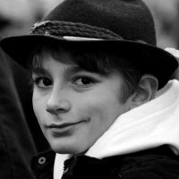 Мальчик в шляпе с пером :: Юрий. Шмаков