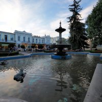 Фонтан с лягушками, на курортном бульваре в Кисловодске :: Евгений Седов