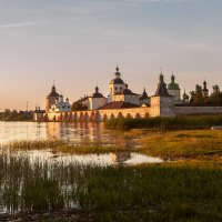 Кирилло -Белозерский монастырь в золотых лучах :: Galina 
