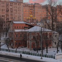 Яркий закат добавил нереальных красок на Берсеневской набережной. :: Евгений Седов
