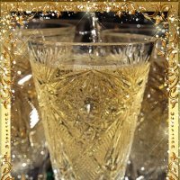 Золото шампанского!С Новым годом,друзья,с новым счастьем! :: Нина Андронова