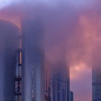 Головы Москва-Сити в облаках :: Георгий А