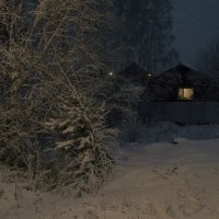 Зимним вечером в сибирском поселке :: Сергей Шаврин