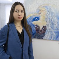 Юлия на выставке со своей картиной "Таинство" :: Евгений 