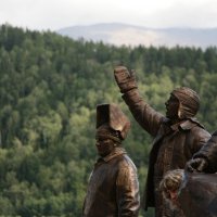 Памятник годростроителям :: Сергей Никифоров