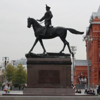 Памятник маршалу Жукову :: Любовь ***