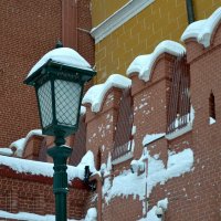 Уличный фонарь у  Кремлёвской стены. :: Михаил Столяров