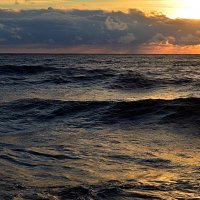 Тревожный вечер у моря :: Татьяна Лютаева
