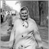 Жанровый портрет мамы на улице. :: Владимир Попов