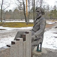 Памятник Константину Ушинскому. :: Лия ☼