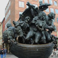 бронзовая скульптура"Корабль дураков" :: Светлана Баталий