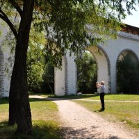 Ростокинский акведук и фотограф :: Анатолий Колосов