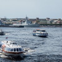 День ВМФ в СПБ, "метеоры" на Неве :: VL 