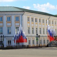 Советская площадь в Ярославле :: Любовь ***