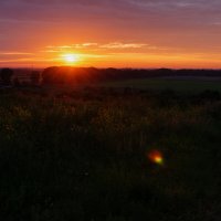 Рассвет  на холме :: Александр Фотон