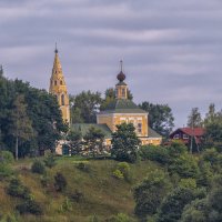 Тутаев. Левый берег.Троицкая церковь :: Сергей Цветков