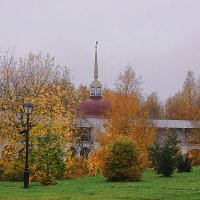 Осень в монастыре :: Сергей Кочнев