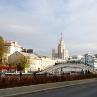 Вид с Овчинниковской набережной :: Лютый Дровосек