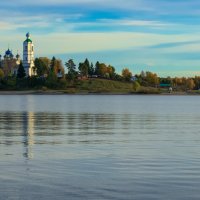 Church of Athanasius the Great on the bank of the Kubena River in October before sunset :: Sergey Sonvar