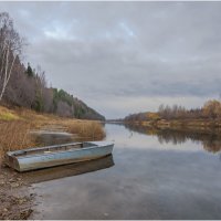 Осенний этюд с лодкой :: Валентин Котляров