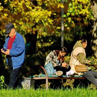 В парке... :: Николай Саржанов