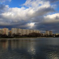 Поздняя осень в городе :: Андрей Лукьянов